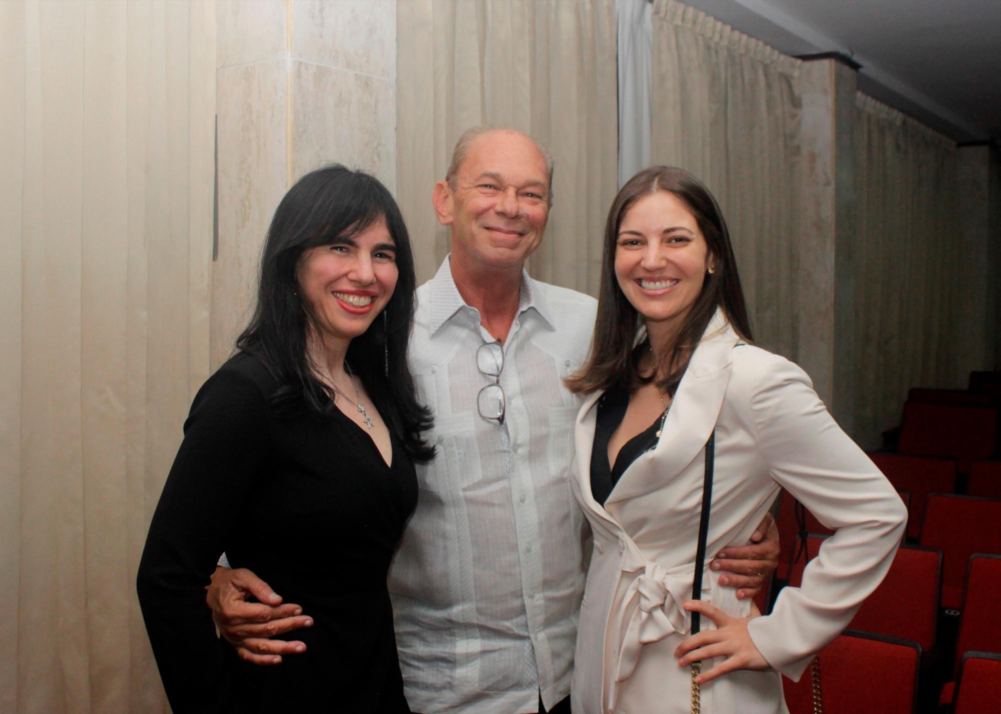 Myriam Stern, Erick Stern y Claudia Grulón.