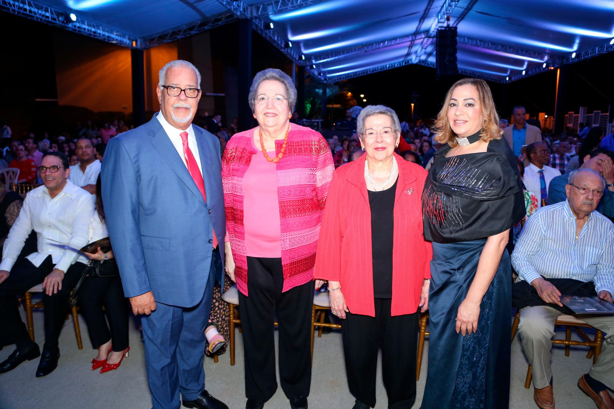 Nelson Landestoy, Noris Perelló, Daisy Perelló y Julia Castillo.