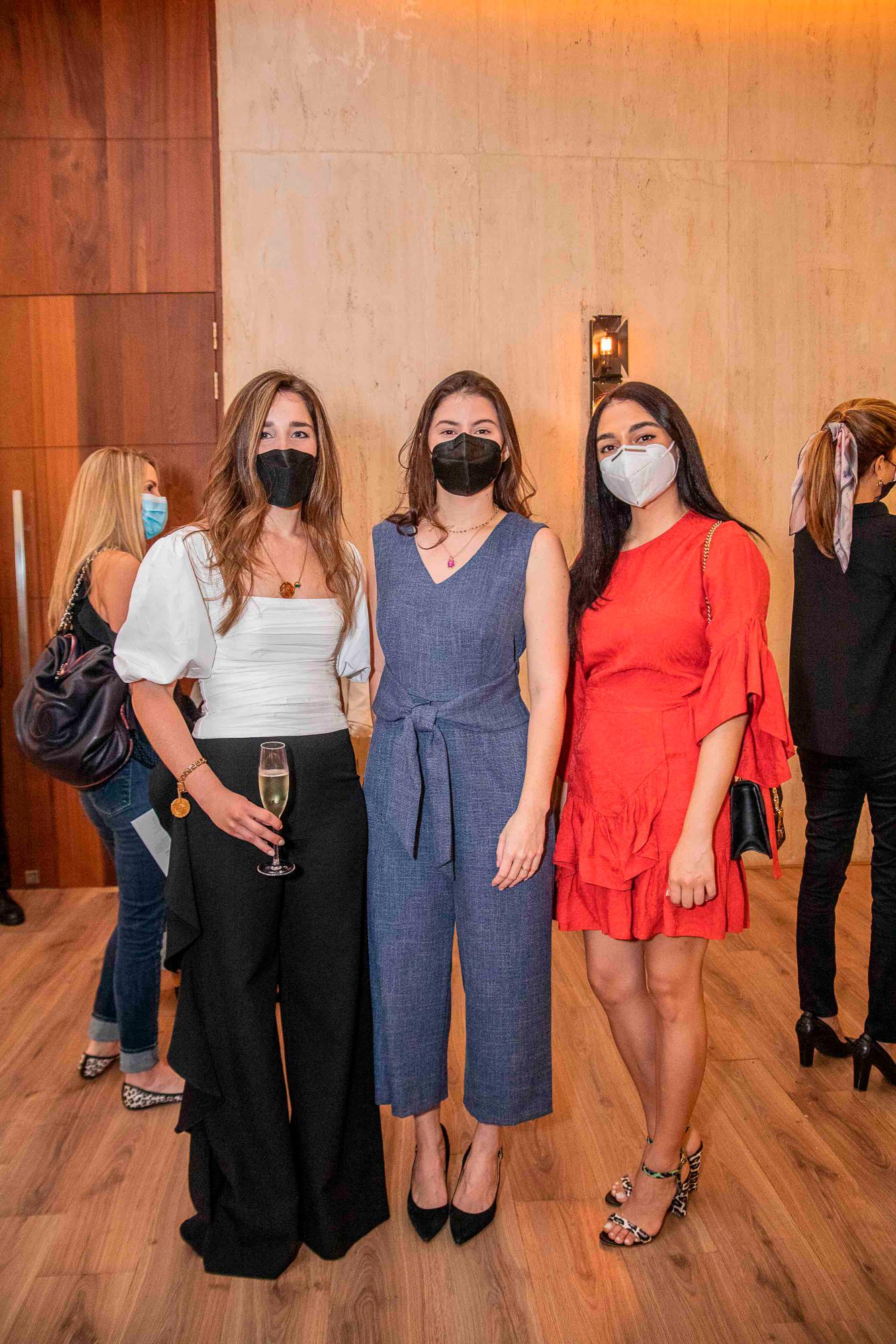 Roci´o Go´nzalez del Rey, Lisa Nu´n~ez y Arlan Nesrala.