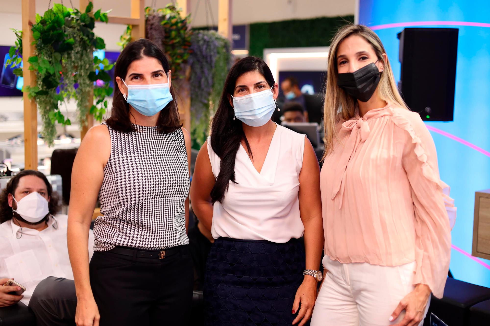 Sandra Mañón, Jenny Mañón, Carolina Guzmán.