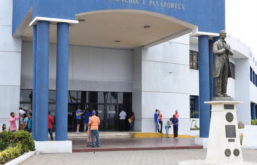 Dirección de Pasaportes anuncia cambio de horario por toque de queda