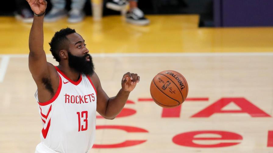 James Harden multado con 25.000 dólares por criticar a los árbitros James Harden multado con 25.000 dólares por criticar a los árbitros