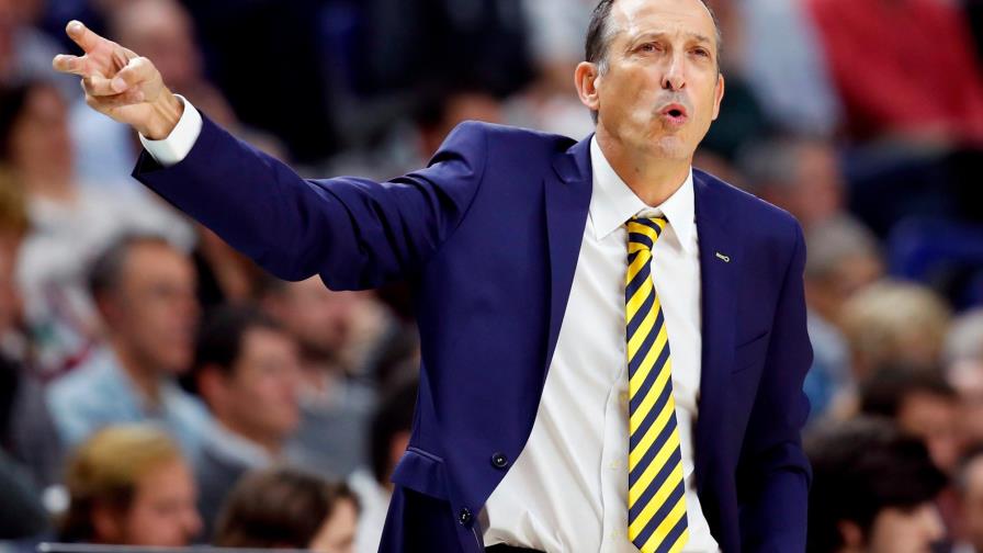 Un cirujano pasa del quirófano a arbitrar un partido del Real Madrid