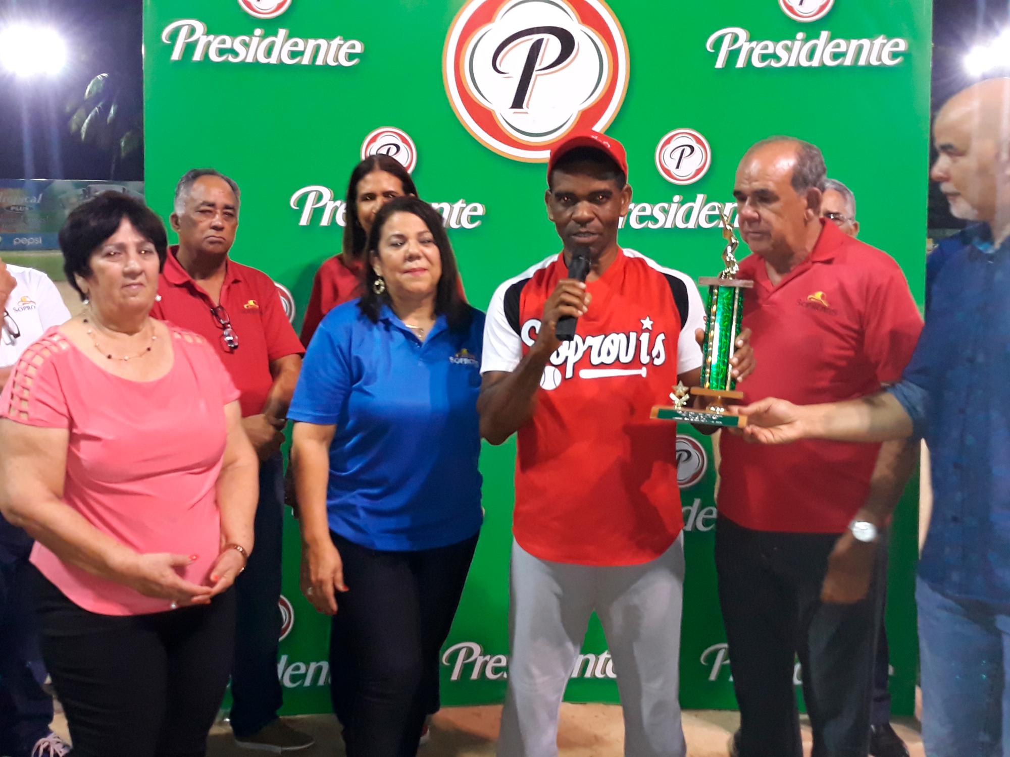 Los jugadores más destacados fueron premiados en la cena de fin de año de la liga Soprovis.