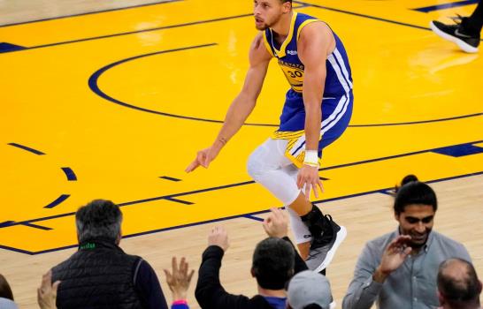Curry anota 38 contra 31 Towns, en victoria de Warriors ante Timberwolves