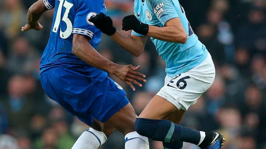 Jesús anota dos y Man City vence a Everton 3-1