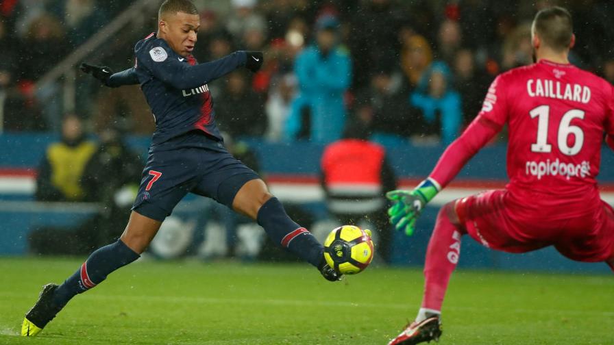 Tripletes de Cavani y Mbappé, PSG tritura 9-0 a Guingamp Tripletes de Cavani y Mbappé, PSG tritura 9-0 a Guingamp