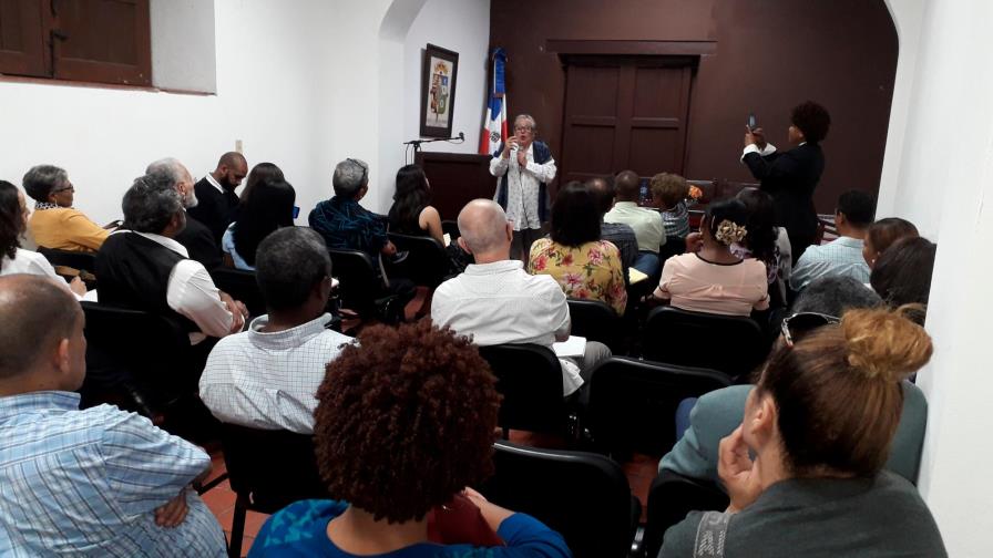 Delia Blanco impartió curso sobre literatura francófona