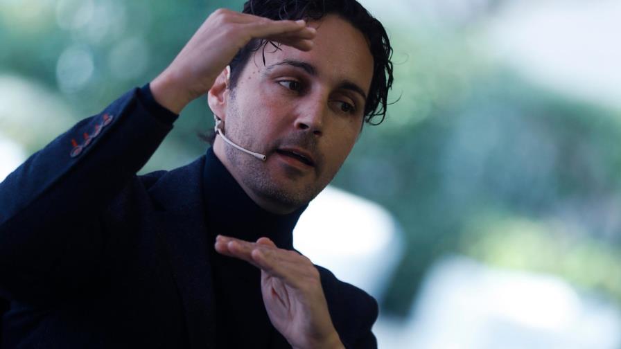 McLaren, “en plena reconstrucción”, abre 2019 con Sainz al volante