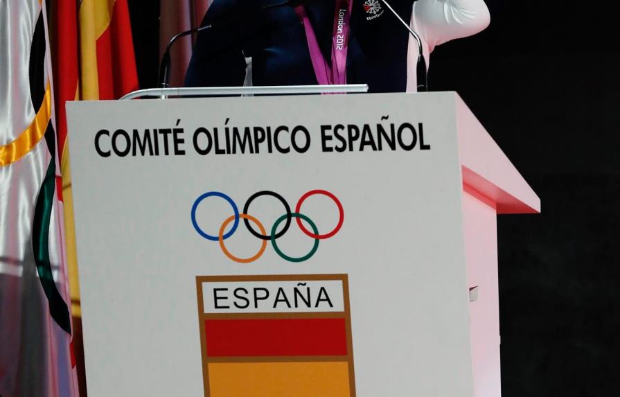 La halterófila Lydia Valentín recibe la medalla de oro de Londres-2012