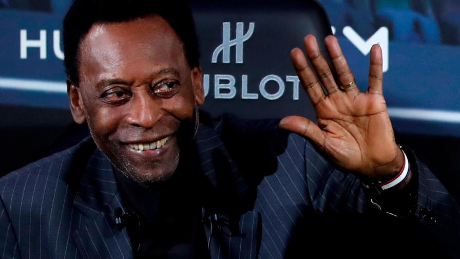 El astro brasileño Pelé hospitalizado en París 