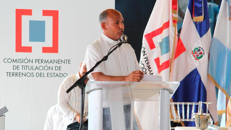 Sacerdote dice al presidente que funcionarios de Dajabón son ciegos, mudos y sordos Sacerdote dice al presidente que funcionarios de Dajabón son ciegos, mudos y sordos