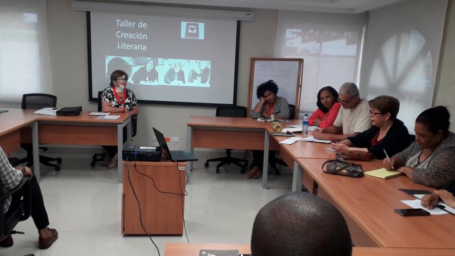 Realizan taller  sobre literatura del encierro