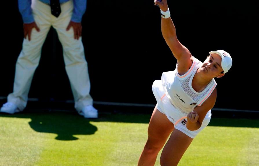 Ashleigh Barty gana y se mantiene en Wimbledon