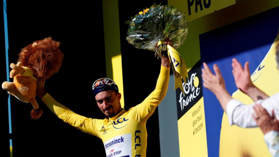 Julián Alaphilippe vuela en la contrarreloj y amplía liderato