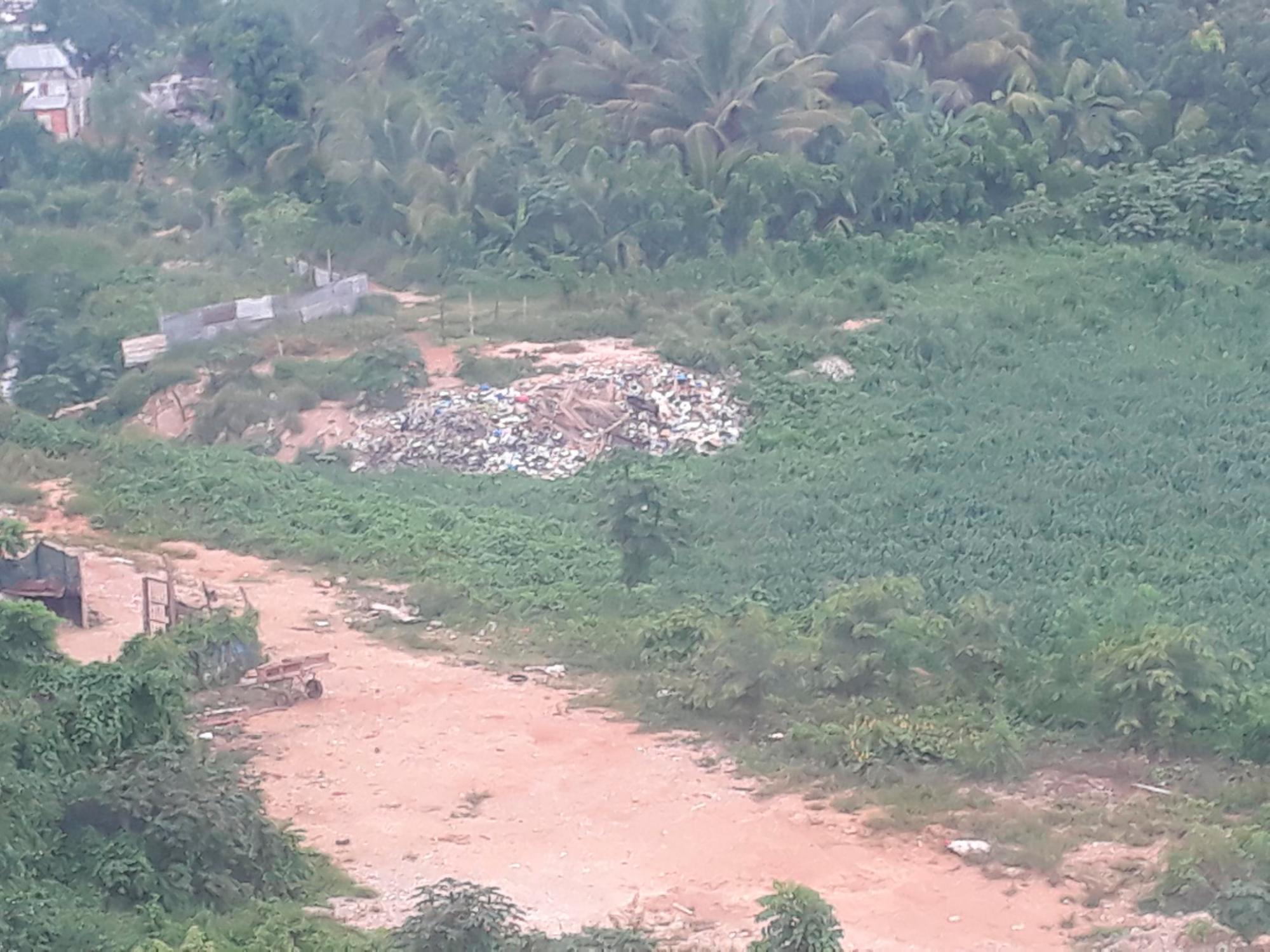 Este lugar estaba libre de basura, pero volvieron a crear un vertedero improvisado.