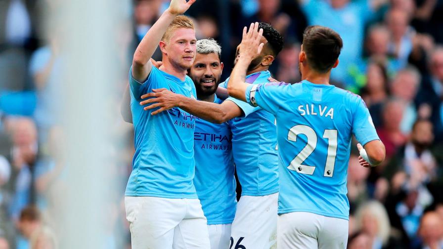 Otro doblete de Agüero pone al City líder provisional en la Premier League 