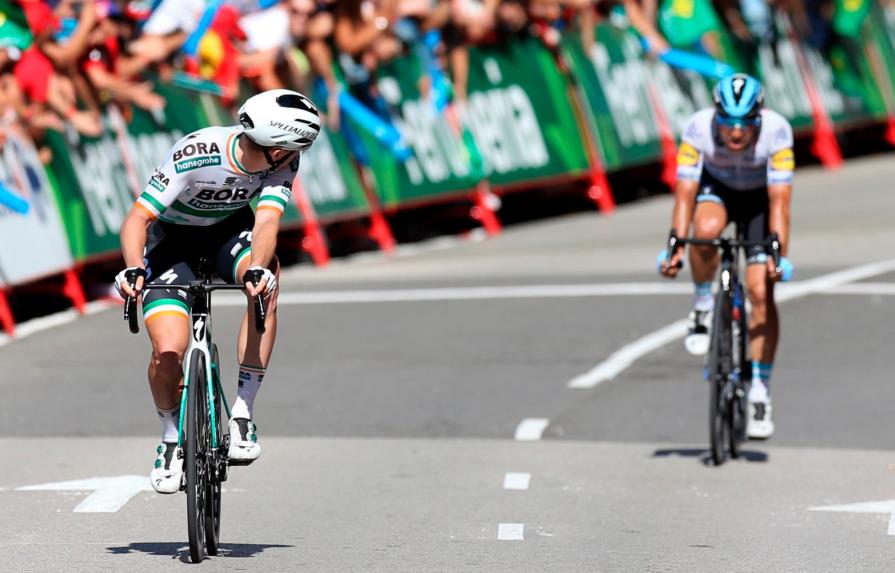Sam Bennett fue el ganador de la 14ta etapa de la Vuelta, pero Roglic mantiene punta 