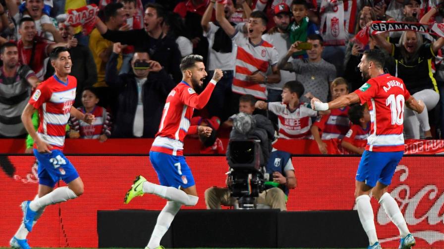 El Granada sorprende 2-0 al Barcelona y es líder provisional