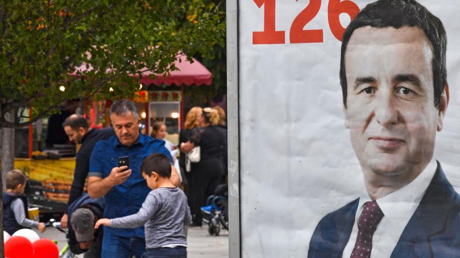 La votación en Kosovo transcurre con calma y pocas irregularidades La votación en Kosovo transcurre con calma y pocas irregularidades