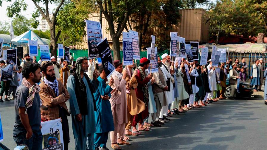Los talibanes matan y cuelgan en público a cuatro acusados de secuestro