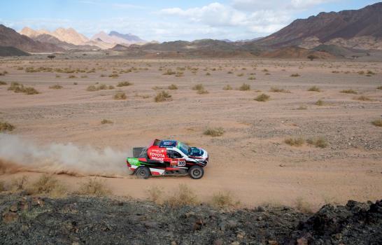 El chileno Nacho Cornejo gana cuarta etapa del rally Dakar por sanción a Sunderland