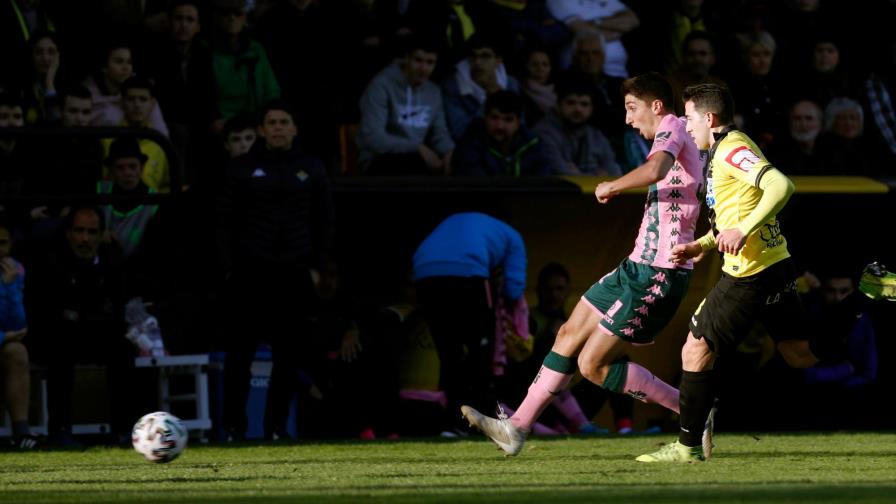El Betis, con Lainez y Guardado, impone la lógica en Portugalete