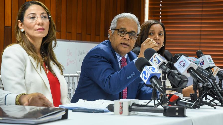 Autoridades dominicanas piden a sus residentes no viajar a China por ahora