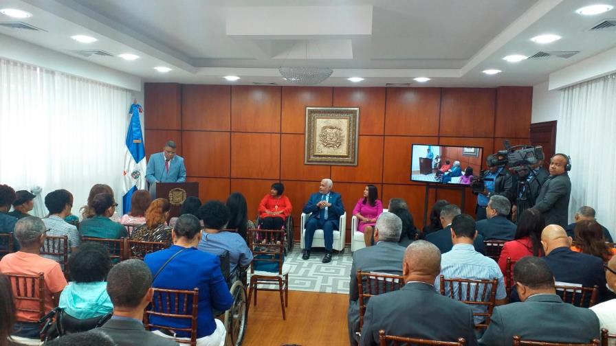 Cámara de Diputados entrega reconocimiento a Cristina Francisco Reyes