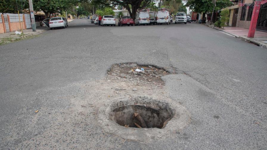 En el ensanche Luperón las calles requieren ser reconstruidas