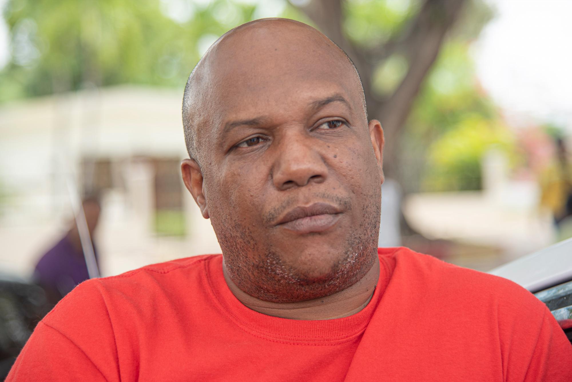 El taxista Pascual Ramírez ha visto carros que hay que sacarlos con grúas del hoyo de la calle José Dolores Cerón