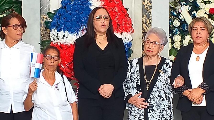 Directora del CONAPE hace advertencia a adversarios del Gobierno