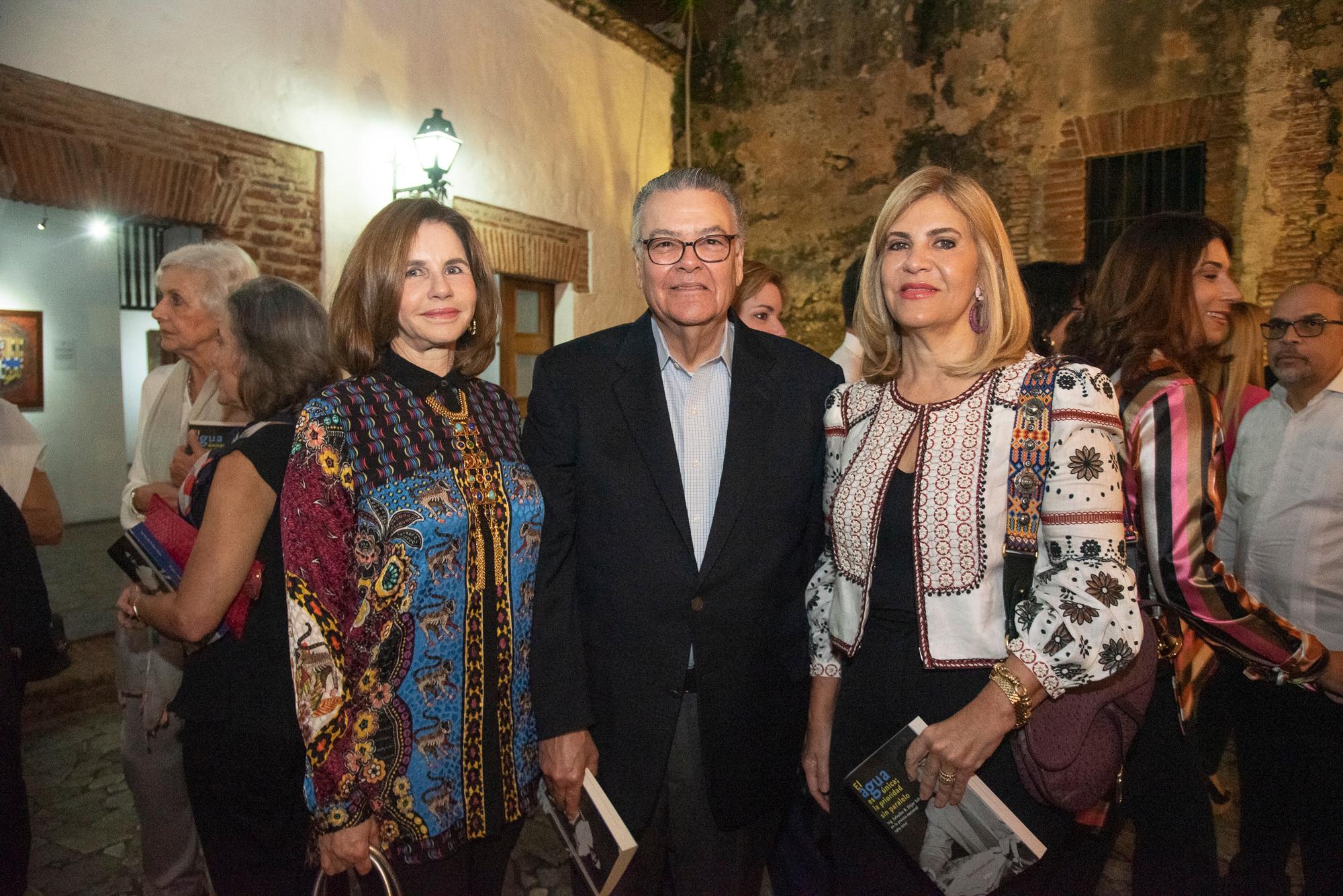 María Josefina de Cabral, Marco Cabral y Mayra de Pellerano.