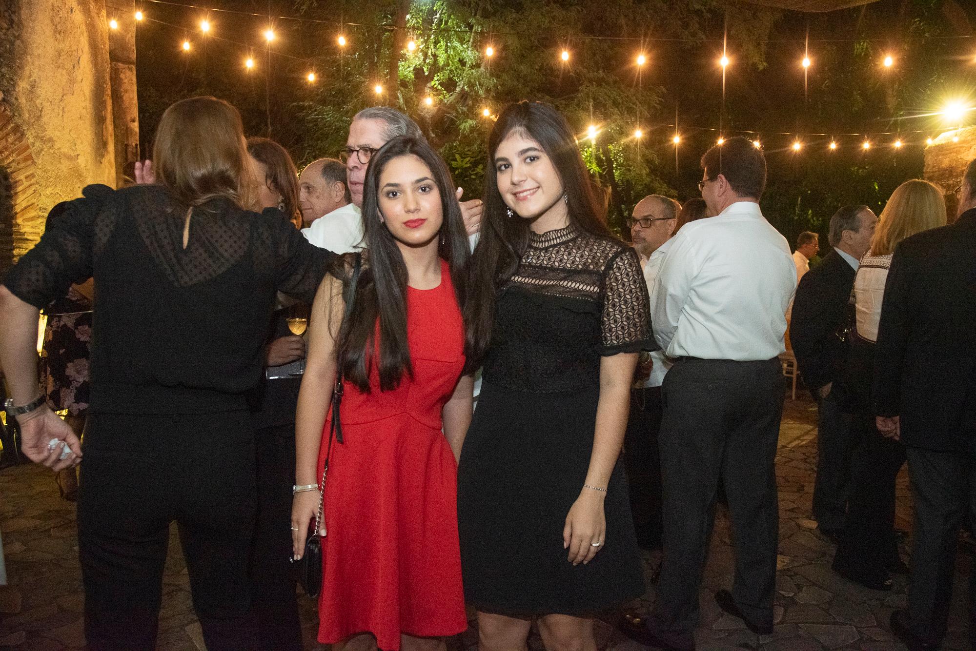Paola Yunes y Nicole Yunes.