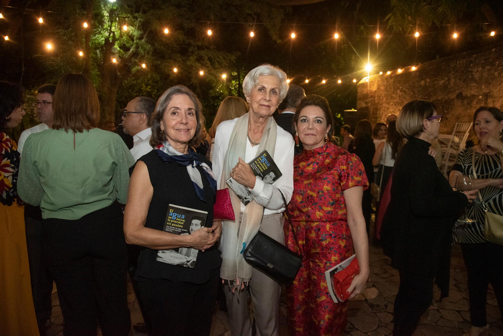 Julia Tavares Bucher y Verá Bonnelly, Andreita Santos de Dájer.