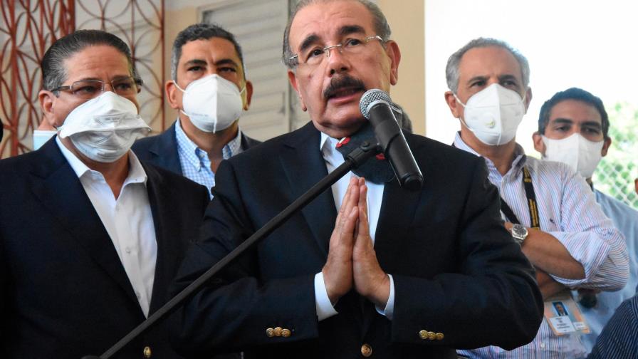 Danilo Medina nombra a los seis funcionarios que forman su comisión de transición gubernamental Danilo Medina nombra a los seis funcionarios que forman su comisión de transición gubernamental