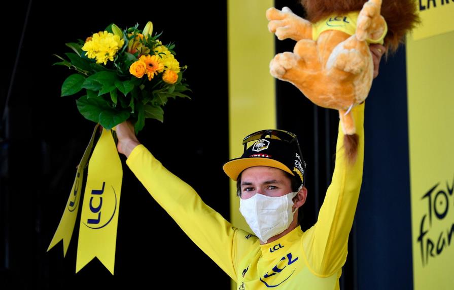Roglic acaricia el título del Tour de Francia