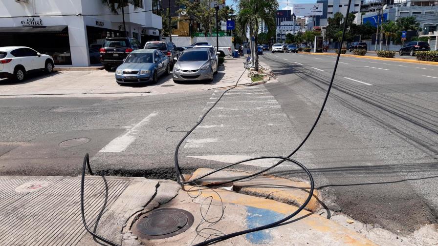 Un cable que afecta el libre tránsito