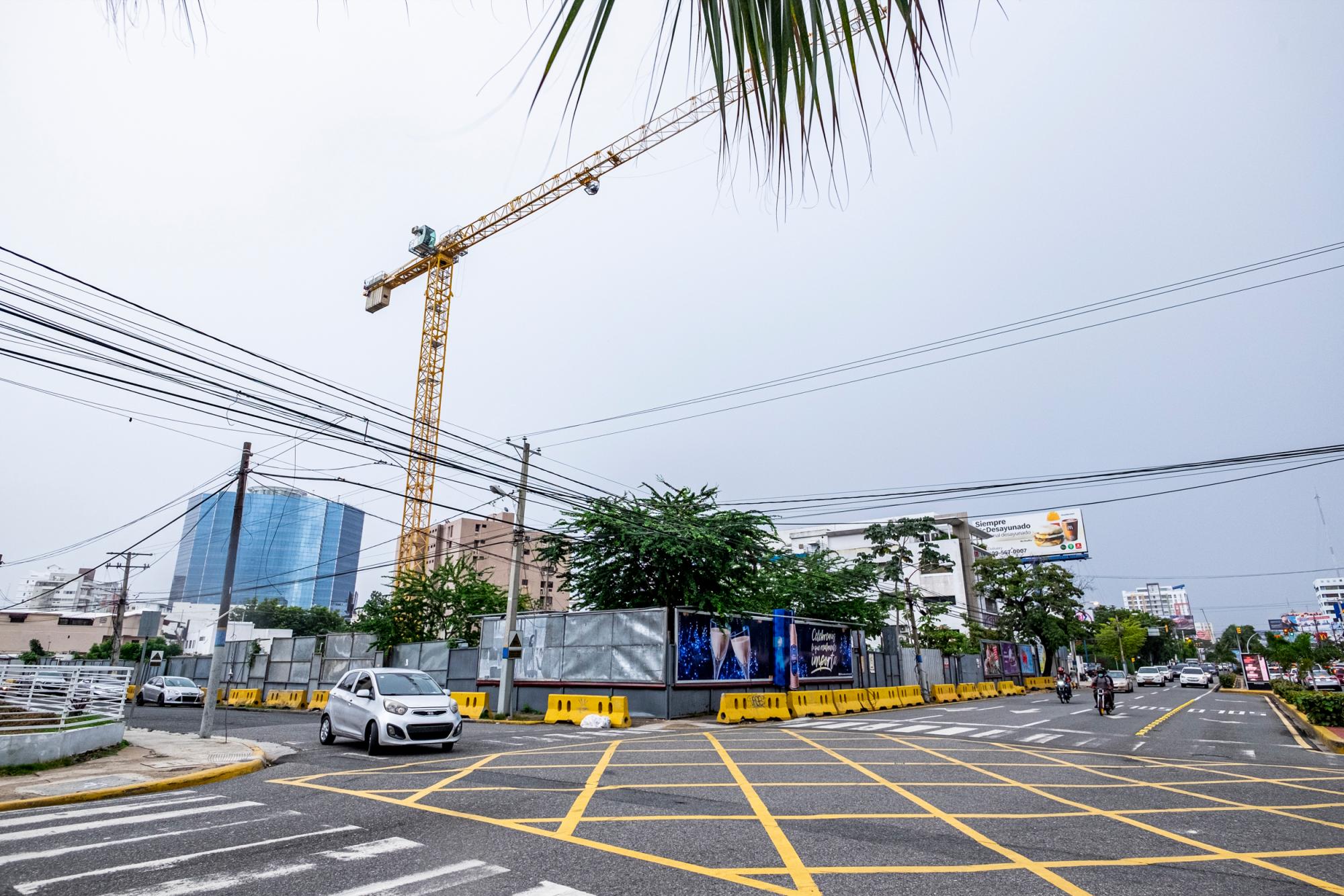 Intersección entre la Lincoln y la Andrés Julio Aybar.