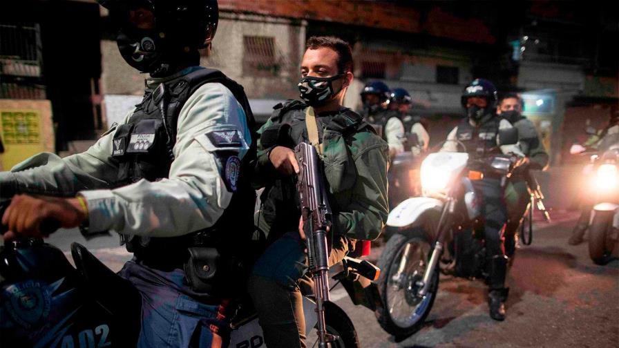 Mueren 4 policías y 22 delincuentes neutralizados en tiroteos de Caracas