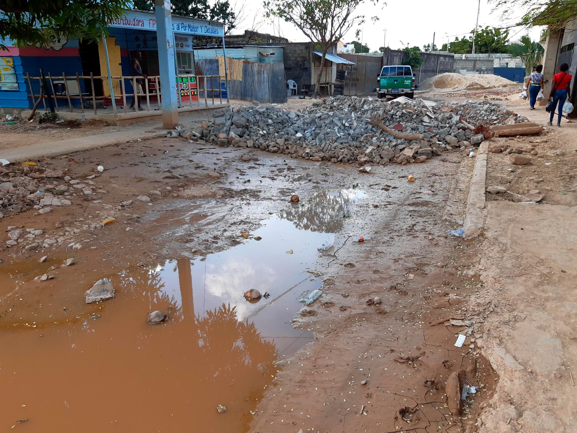 La calle principal está obstruida. 