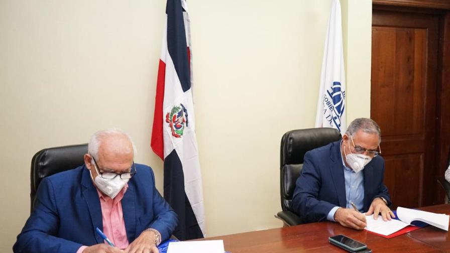 Firman acuerdo para incentivar producción y agroindustrialización de la uva
