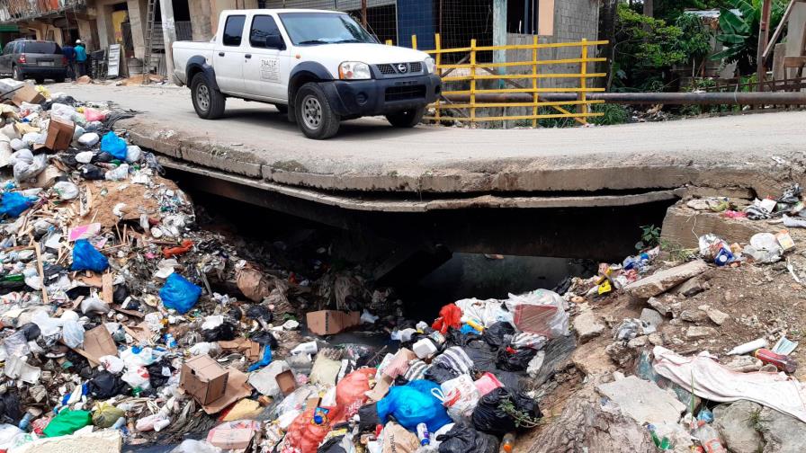 Deterioro de pequeño puente pone en peligro a moradores de Pantoja y Villa María