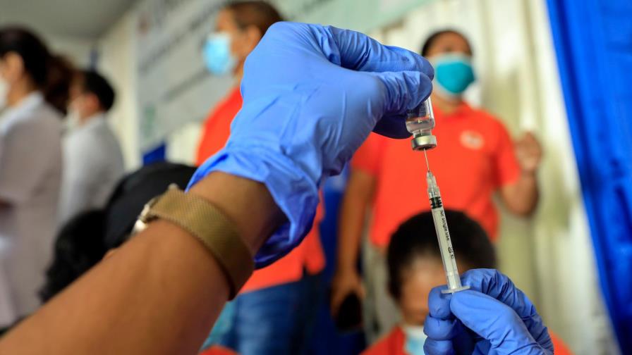 Especialista recomienda esperar 14 días después de inocularse con Sinovac y AstraZeneca para donar sangre