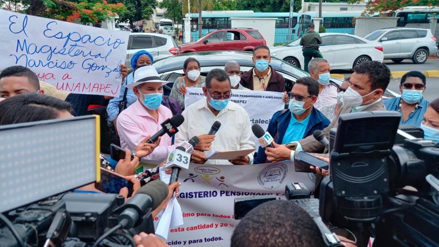 Maestros jubilados demandan  indexación salarial y seguro médico