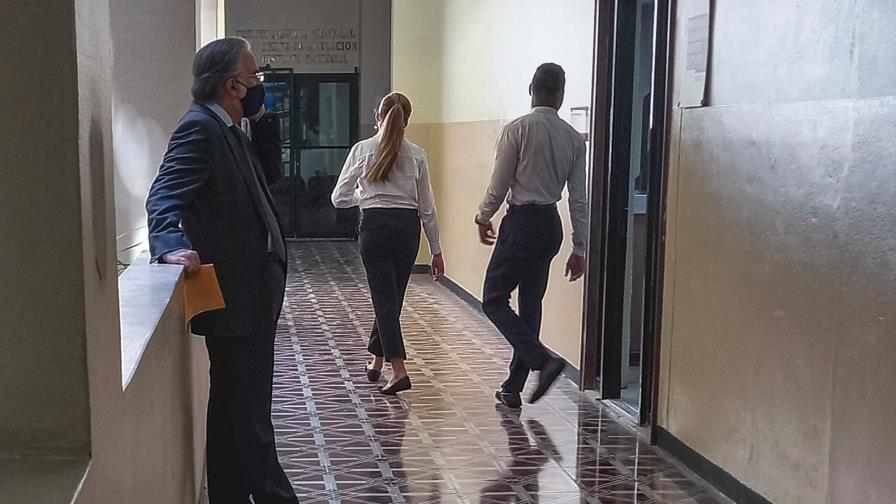 Andy Dauhajre se presenta a la Corte y levantan rebeldía que había en su contra Andy Dauhajre se presenta a la Corte y levantan rebeldía que había en su contra