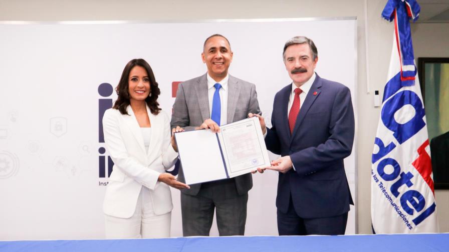 Claro extendió hasta el año 2041 vigencia de su concesión en RD