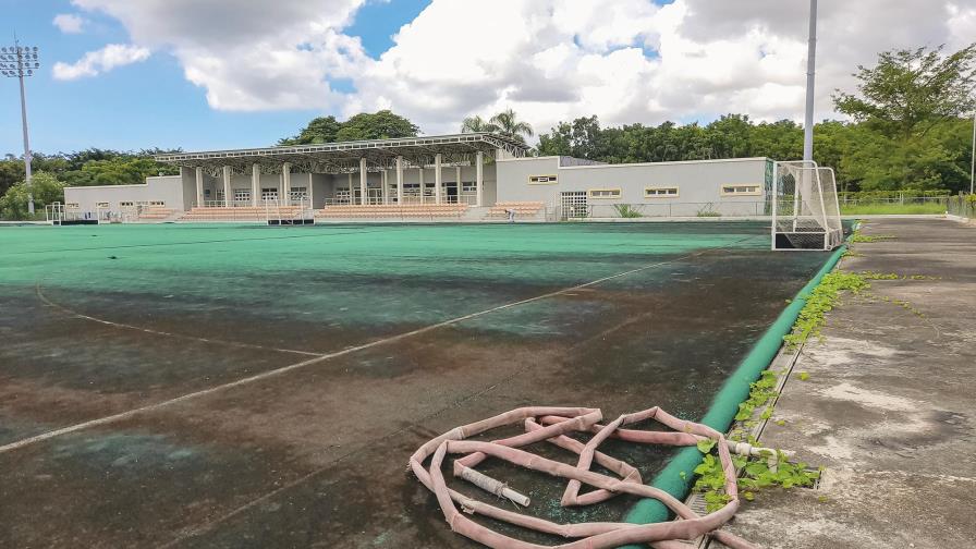 La cancha de hockey, inservible, requiere inversión de US$350,000 La cancha de hockey, inservible, requiere inversión de US$350,000