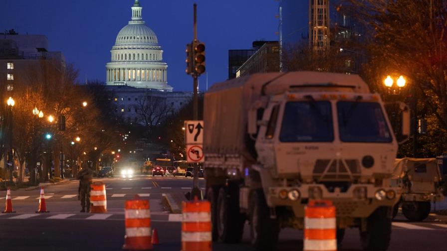 Arrestan a hombre armado en retén cerca de Capitolio de EEUU