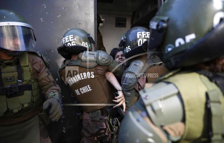 Amnistía Internacional culpa de abusos a policías de Chile